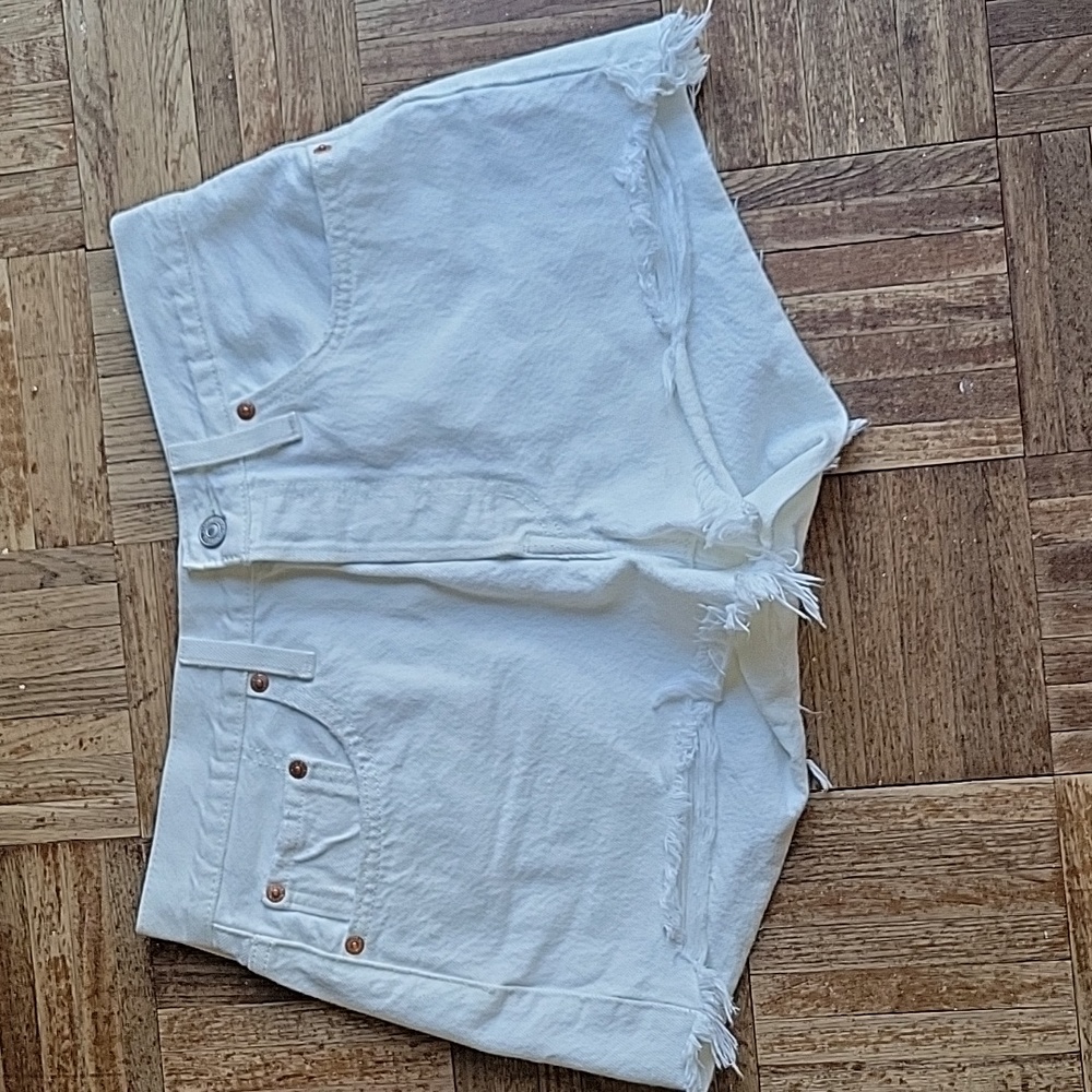 Womens Levi Shorts size 28